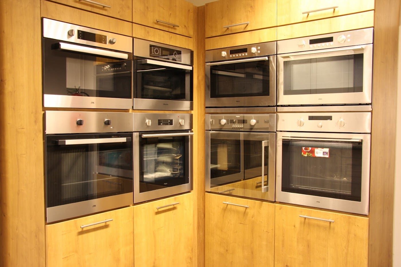 A kitchen studio that thinks with you, not at you
